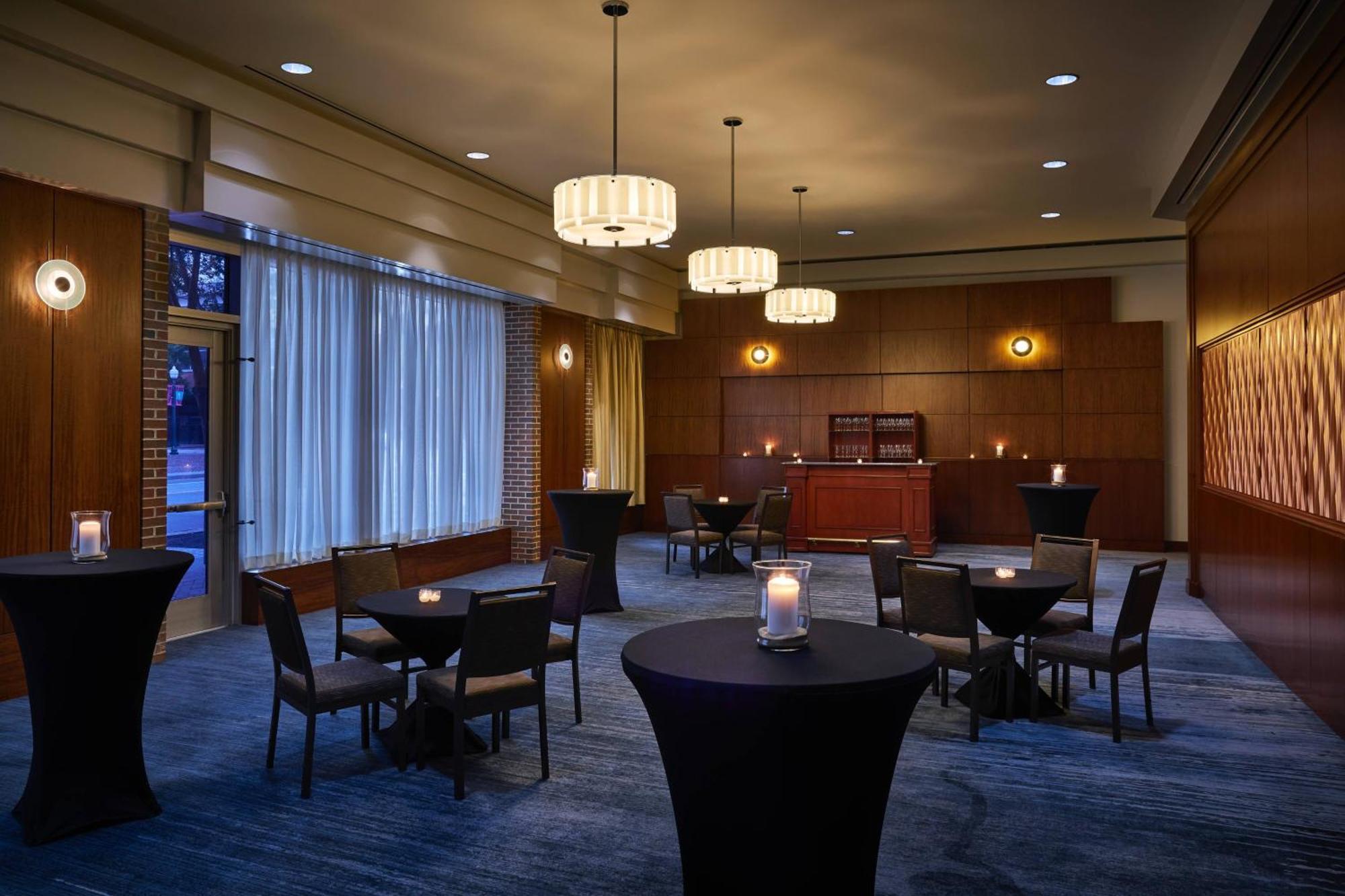 Hotel The Westin Virginia Town Center 4*